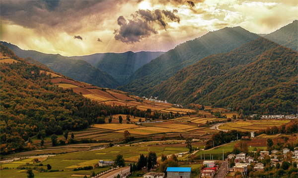 راهنمای جامع سفر به مازندران: از دریای خزر تا قله دماوند